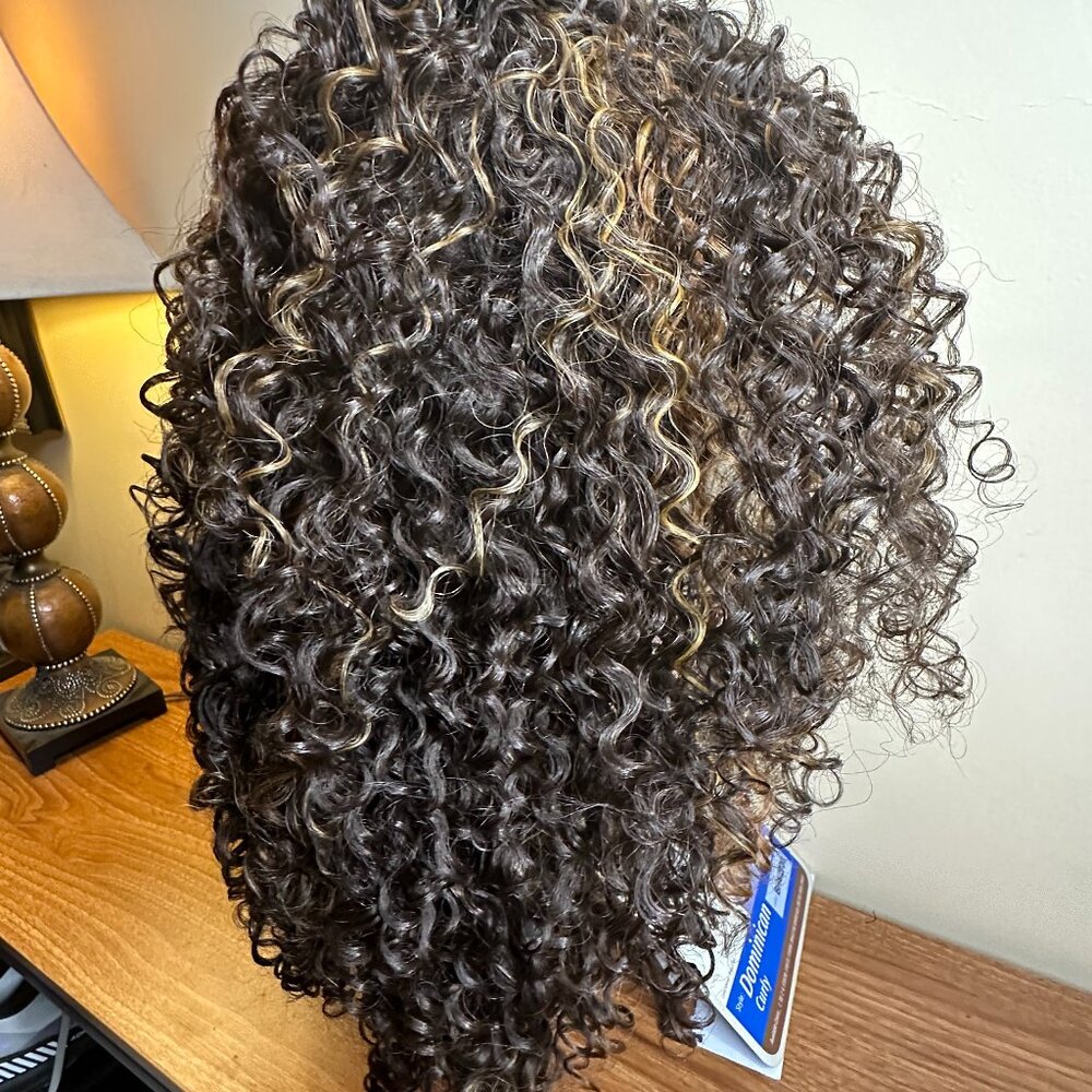 Outre Quick Weave Dominican Curly Wig – Color BH4/2730
